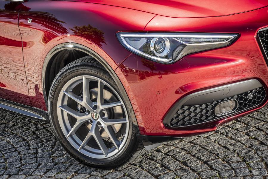 Колеса Alfa Romeo Stelvio Ti (949) 2019 года  (фото 26 из 28)
